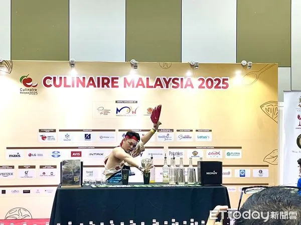 ▲崑山科大餐飲系學生遠赴馬來西亞參加FHM國際廚藝大賽，勇奪金銀銅三獎，展現台灣調酒實力。（記者林東良翻攝，下同）