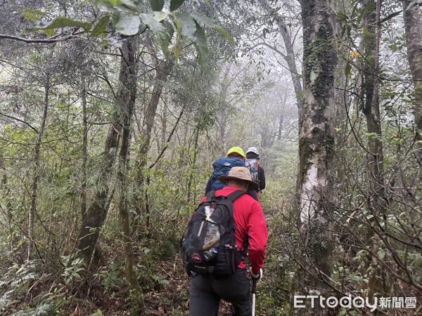 ▲▼警消緊急搜救宜蘭阿玉山失聯的2名男山友。（圖／記者游芳男翻攝，下同）