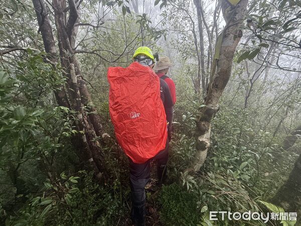 ▲▼警消緊急搜救宜蘭阿玉山失聯的2名男山友。（圖／記者游芳男翻攝，下同）