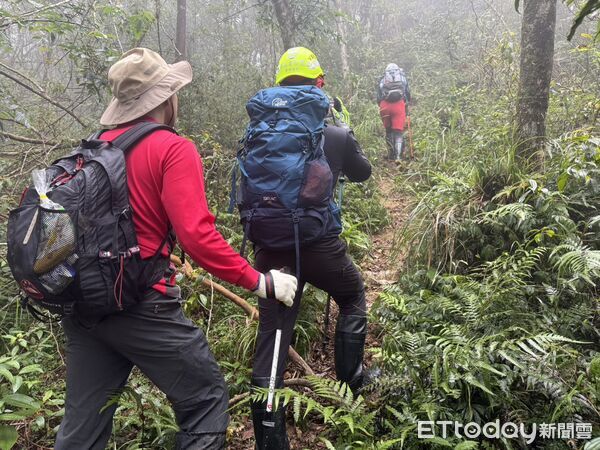 ▲▼警消緊急搜救宜蘭阿玉山失聯的2名男山友。（圖／記者游芳男翻攝，下同）