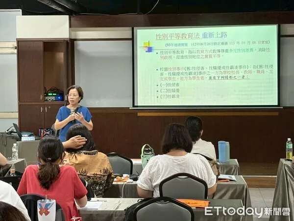 ▲台南市勞工局辦理外國人管理人員研習課程，導入RBA概念推動永續職場。（記者林東良翻攝，下同）