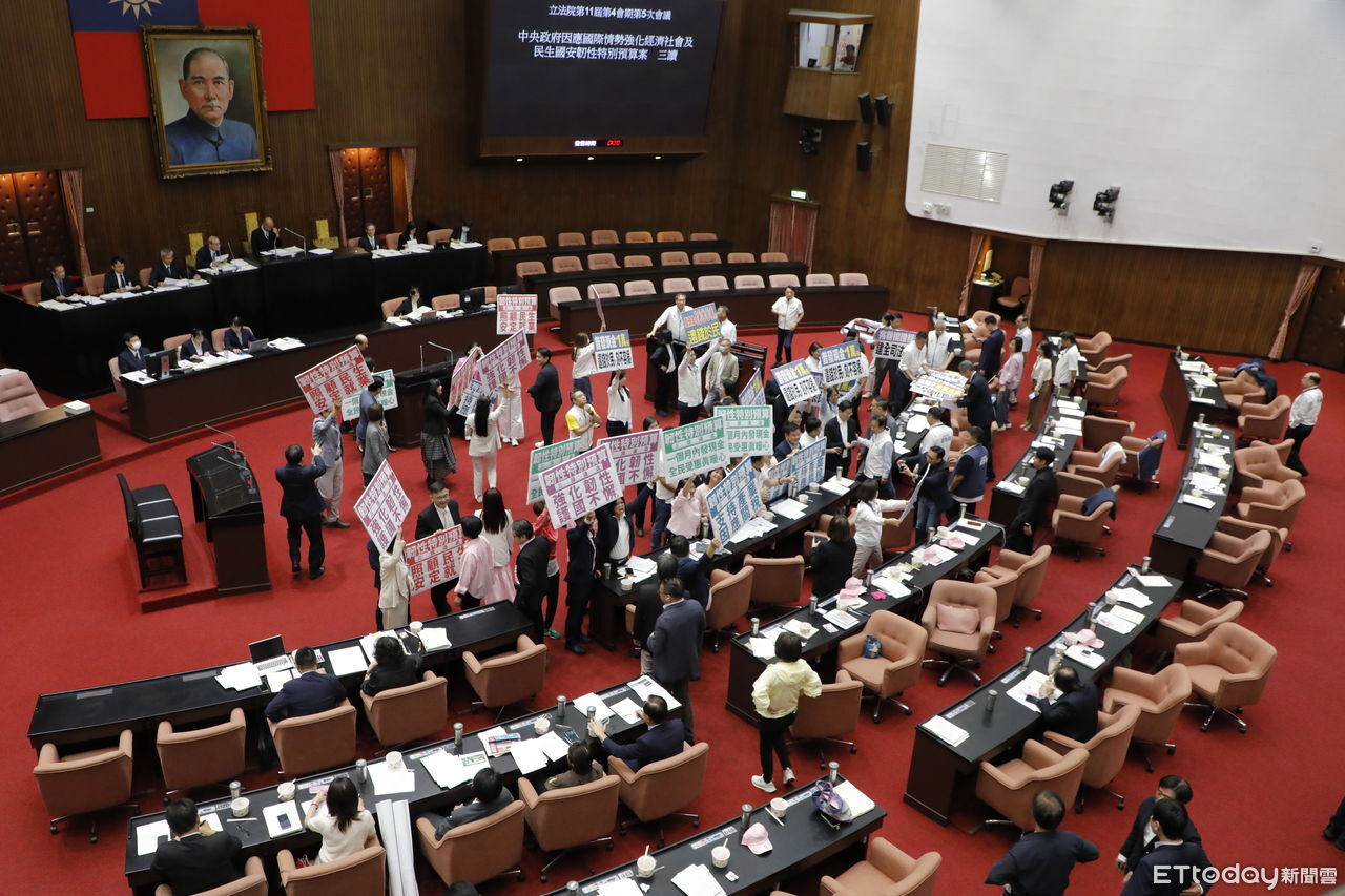 快訊/立院確定延會到明年1/31「無縫接軌下會期」 59:49表決通過