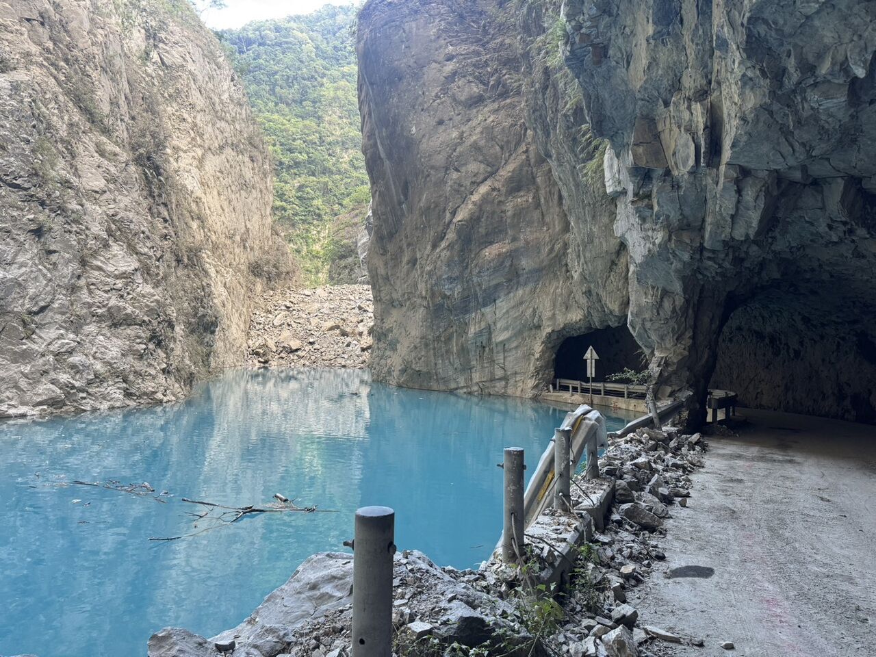 快訊／太魯閣堰塞湖紅色警戒　花蓮縣宣布：明3地區持續停班停課