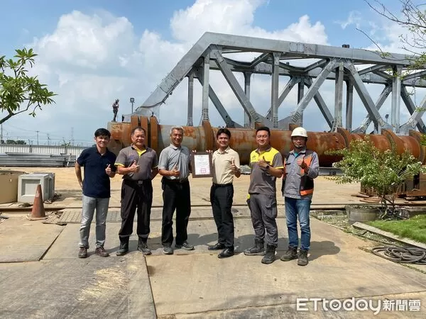 ▲土庫商工文教基金會董事長張永成期盼學生學以致用，留鄉發展。（圖／記者游瓊華翻攝）