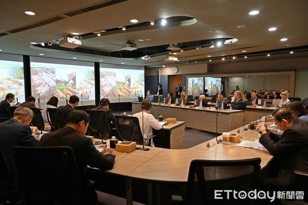 ▲雲林縣府與德國梅佛邦巴歆縣訪問團交流縣政建設。（圖／記者游瓊華翻攝）