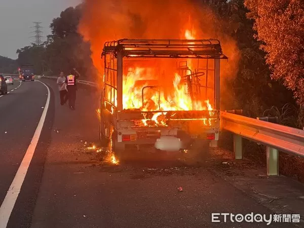 ▲國3雲林段驚傳火燒車。（圖／記者游瓊華翻攝）