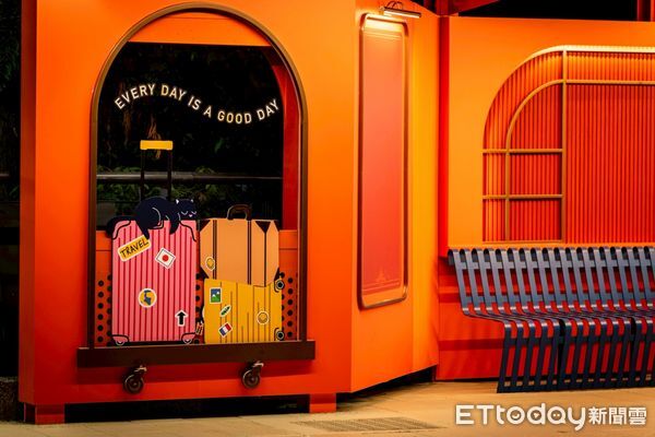 ▲基隆德安路口候車亭啟用 橘色球燈點亮城市美感。（圖／記者郭世賢翻攝）