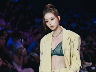 44歲孫淑媚西裝裡面「只穿深V Bra」 真實狀態被讚:根本韓女團