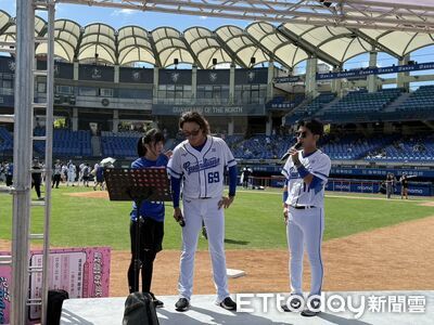 悍將感恩會/鈴木駿輔開唱周興哲神曲 台灣大賽支持樂天奪冠