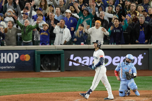 ▲蘇亞雷斯滿貫砲點燃主場！水手3比2聽牌　隊史首闖世界大賽只差一勝。（圖／路透）