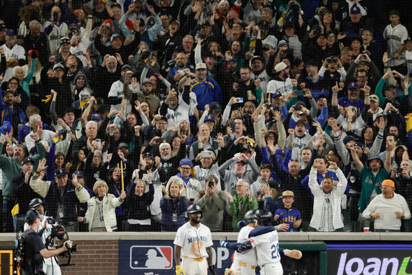 ▲蘇亞雷斯滿貫砲點燃主場！水手3比2聽牌　隊史首闖世界大賽只差一勝。（圖／路透）