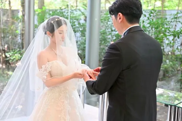 ▲鄭家純與AKIRA交換戒指。（圖／記者葉文正攝，千巡影視）