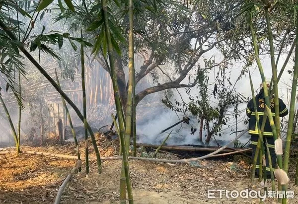 ▲桃園一名老農燒田野雜草引發火警。（圖／桃園市政府消防局提供）