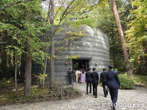 ▲鄭家純與Akira深情相吻。（圖／記者葉文正攝）