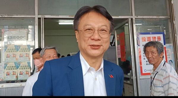 ▲國民黨主席6號候選人卓伯源現身投票。（圖／記者唐詠絮攝）