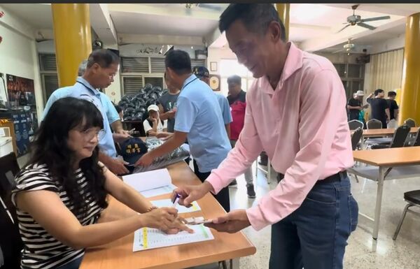 ▲順澤宮鏟子超人帽爆紅。（圖／記者唐詠絮翻攝）