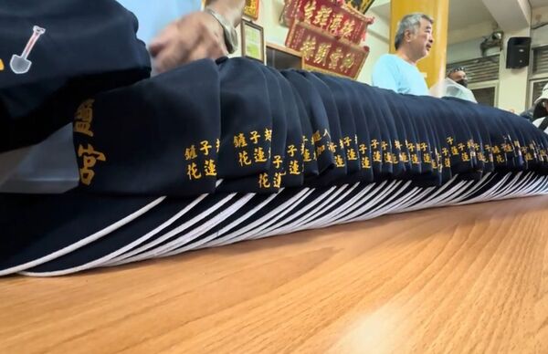 ▲順澤宮鏟子超人帽爆紅。（圖／記者唐詠絮翻攝）