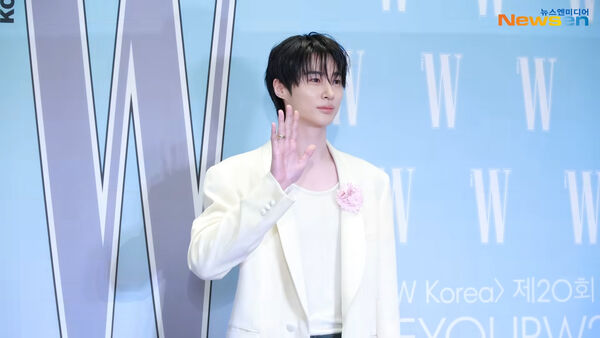 ▲▼韓星全被罵！《W Korea》宣導乳癌淪為酒局　5位大咖暖舉反被讚爆。（圖／翻攝自Newsen）