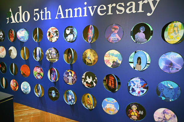 ▲▼ Ado真實聲音到場！台北快閃店有驚喜　中文台詞限定吊飾曝光。（圖／環球音樂提供）