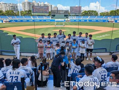 悍將感恩會/不只會打球!富邦捐贈3輛小巴 攜手球迷送愛花蓮
