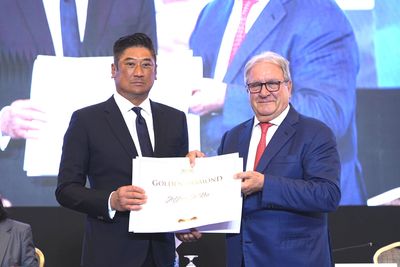 辜仲諒會長獲頒WBSC「金鑽榮譽獎章」　唯一亞洲棒壇人士