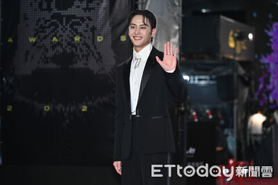 金鐘獎／范少勳「領口微開」帥翻！　西裝控暈了…全場狂叫