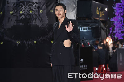 金鐘獎／黃冠智「西裝兩腰挖空」超養眼！　網一看嗨了：裡面都沒穿