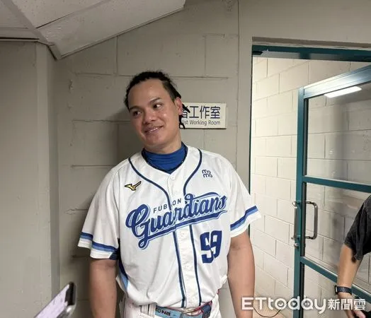 ▲張育成決定保守治療骨刺　傷勢持續觀察、國家隊傳訊關心。（圖／記者胡冠辰攝）