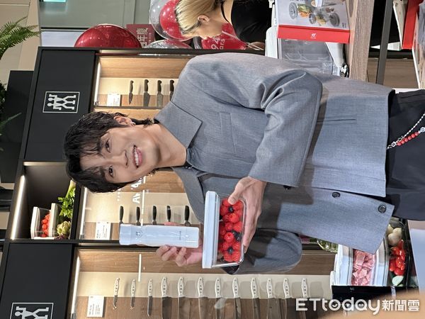 ▲▼婁峻碩一日店長活動。（圖／記者蔡琛儀攝）