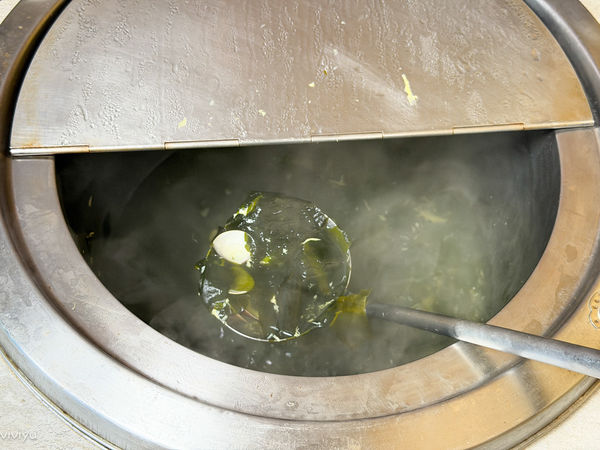 ▲▼桃園平價美食「浪人鐵板燒」營業到凌晨2點！無限暢飲、青菜免費續。（圖／部落客VIVIYU提供）