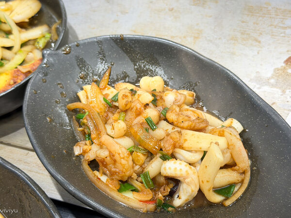 ▲▼桃園平價美食「浪人鐵板燒」營業到凌晨2點！無限暢飲、青菜免費續。（圖／部落客VIVIYU提供）