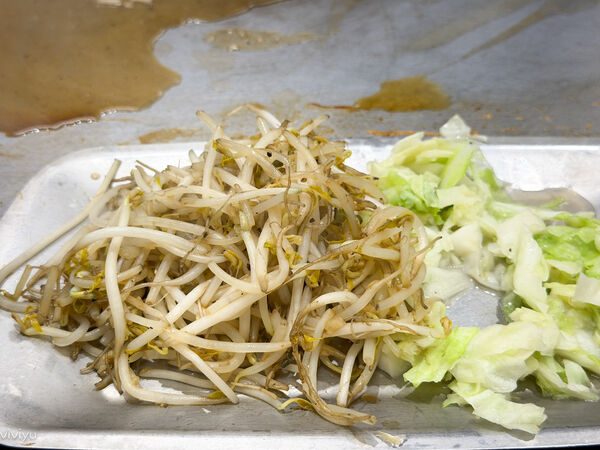 ▲▼桃園平價美食「浪人鐵板燒」營業到凌晨2點！無限暢飲、青菜免費續。（圖／部落客VIVIYU提供）