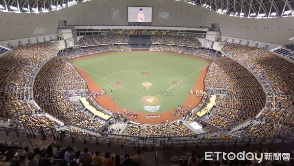 ▲▼象猿台灣大賽G1大巨蛋滿場。（圖／記者湯興漢攝）