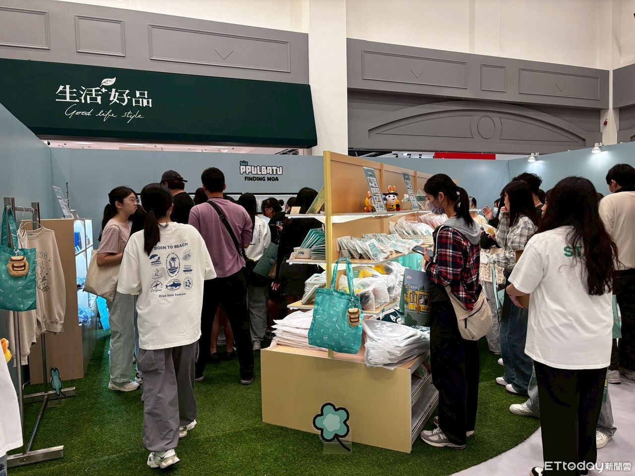 韓國大勢男團TXT演唱會前哨戰　官方「超萌分身」快閃台中