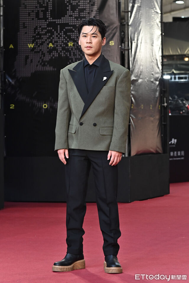 ▲第60屆戲劇類金鐘獎星光大道，星光大道主持人黃迪揚。（圖／記者李毓康攝）