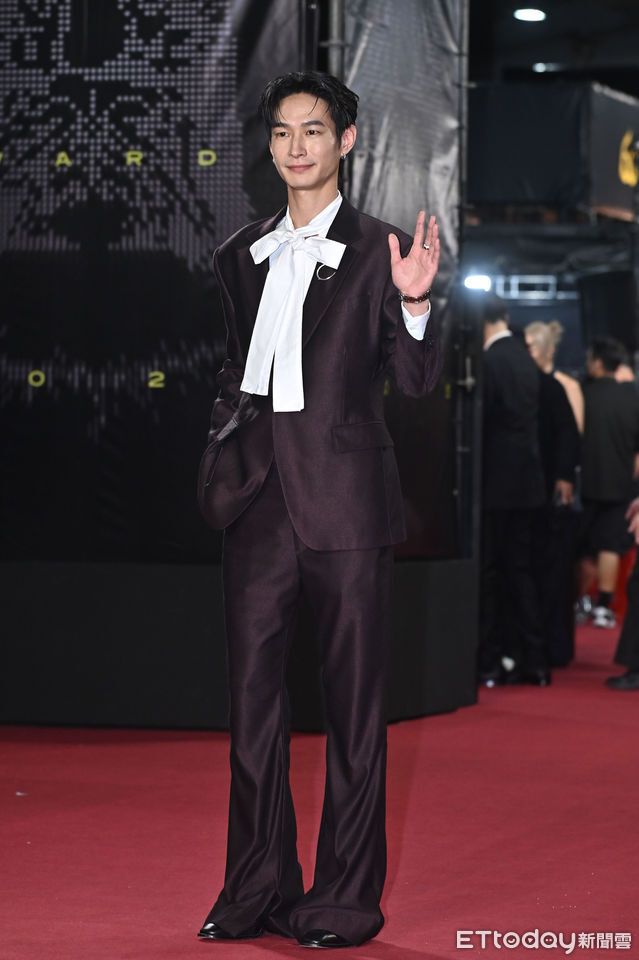 ▲第60屆戲劇類金鐘獎星光大道，《星空下的黑潮島嶼》吳念軒、黃河。（圖／記者李毓康攝）