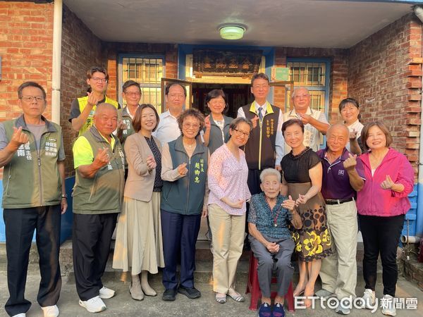 ▲副總統蕭美琴（右）親赴台南官田區與柳營區慰訪百歲人瑞，祝福重陽佳節福壽綿延。（記者林東良翻攝，下同）