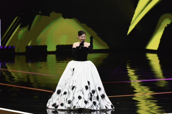 ▲▼第60屆戲劇金鐘獎典禮主持人曾寶儀。（圖／三立提供）