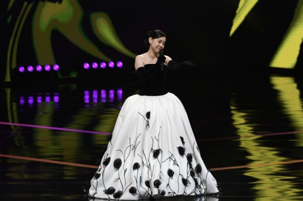 ▲▼第60屆戲劇金鐘獎典禮主持人曾寶儀。（圖／三立提供）