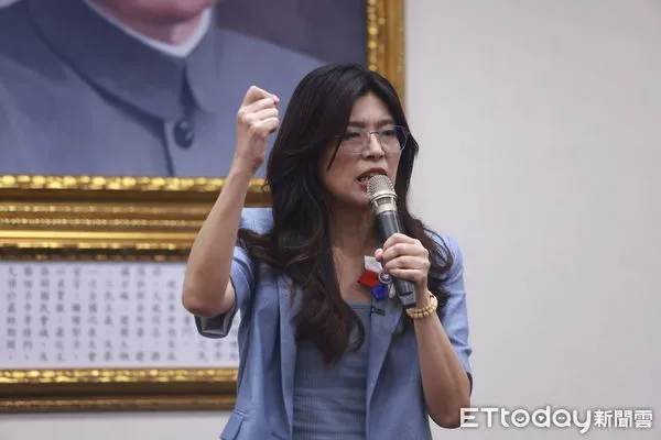 ▲國民黨新任黨主席鄭麗文發表談話。（圖／記者呂佳賢攝）