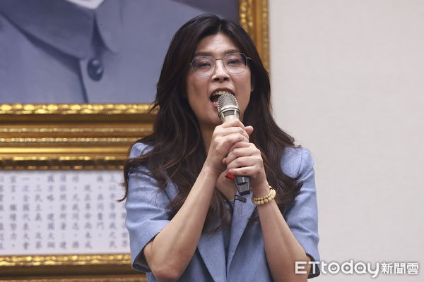 ▲▼國民黨主席選舉 新任黨主席鄭麗文發表談話。（圖／記者呂佳賢攝）