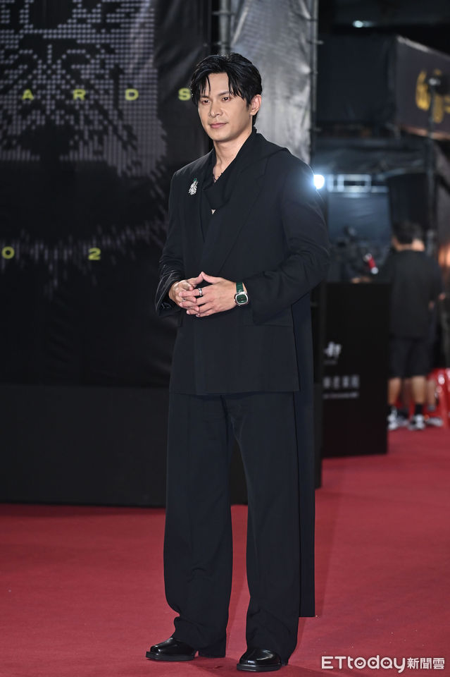 ▲第60屆戲劇類金鐘獎星光大道，《我的意外室友》姚淳耀、嚴正嵐。（圖／記者林敬旻攝）