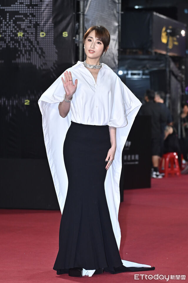 ▲第60屆戲劇類金鐘獎星光大道，《童話故事下集》柯佳嬿。（圖／記者林敬旻攝）