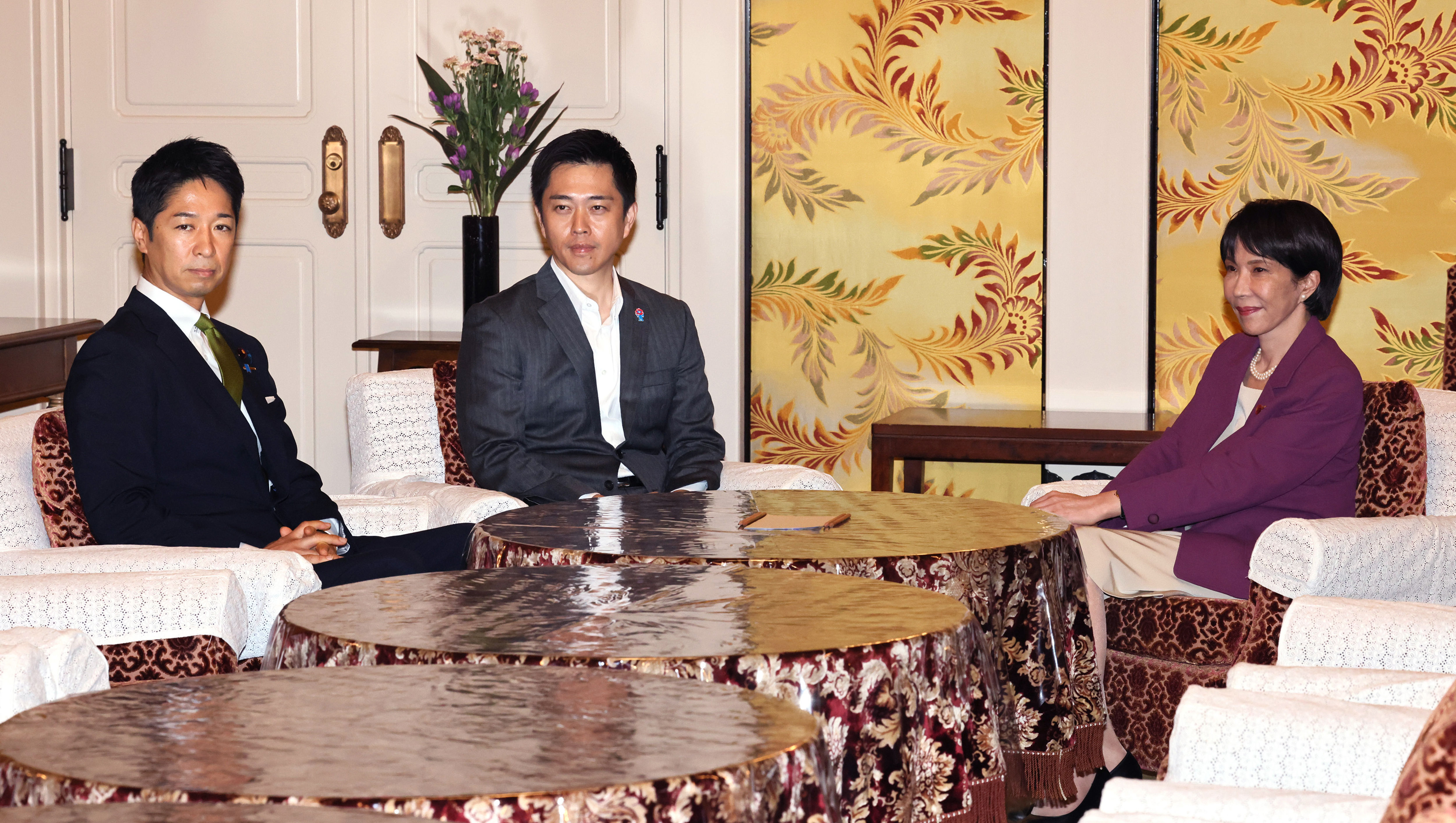 ▲▼日本自民黨黨總裁高市早苗15日與日本維新會共同代表吉村洋文、藤田文武進行談判。（圖／達志影像／美聯社）