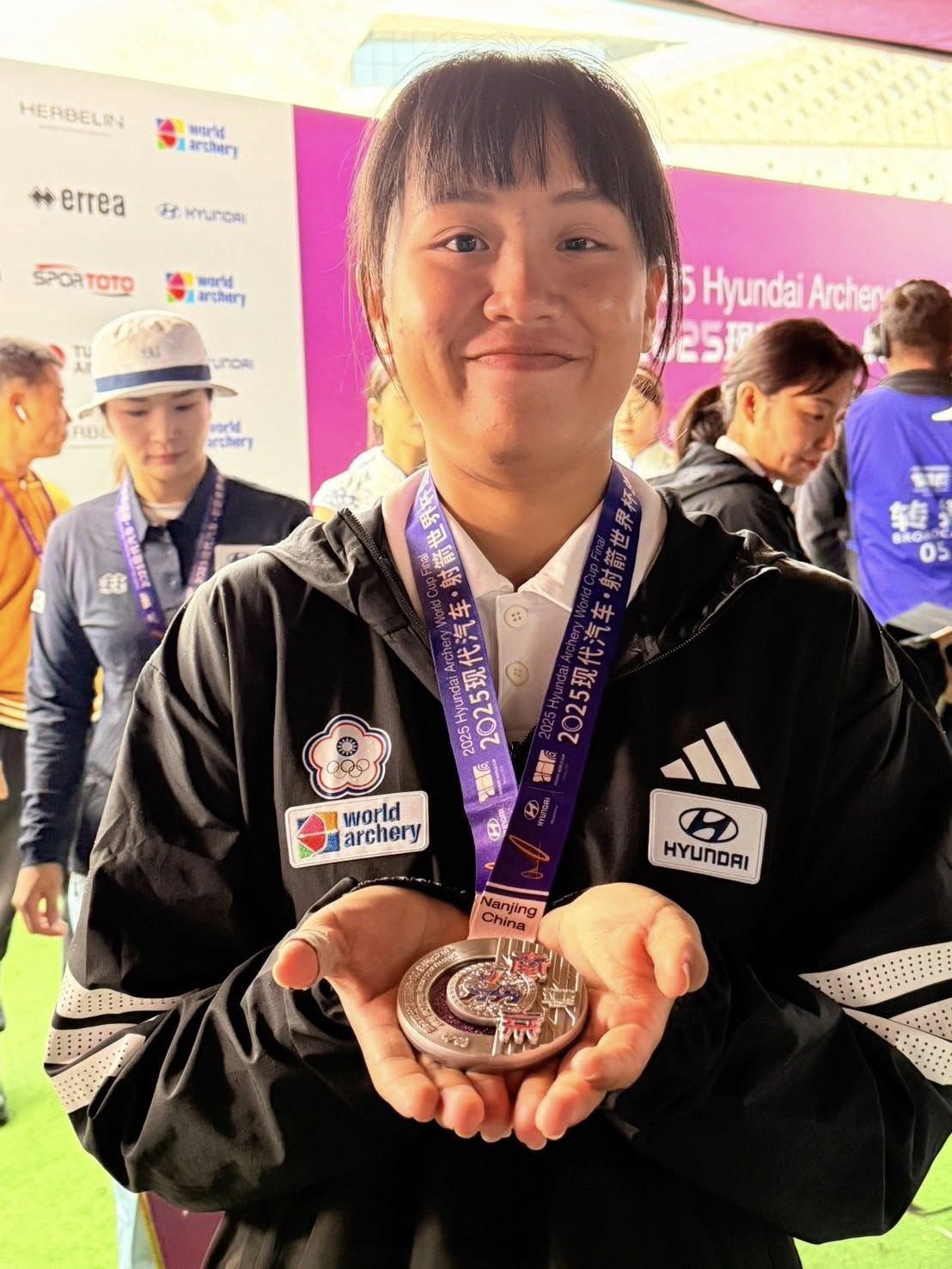 ▲▼17歲新星許芯慈在世界盃年終賽勇奪銀牌，追平隊史最佳紀錄。（圖／翻攝自Facebook／中華民國射箭協會）