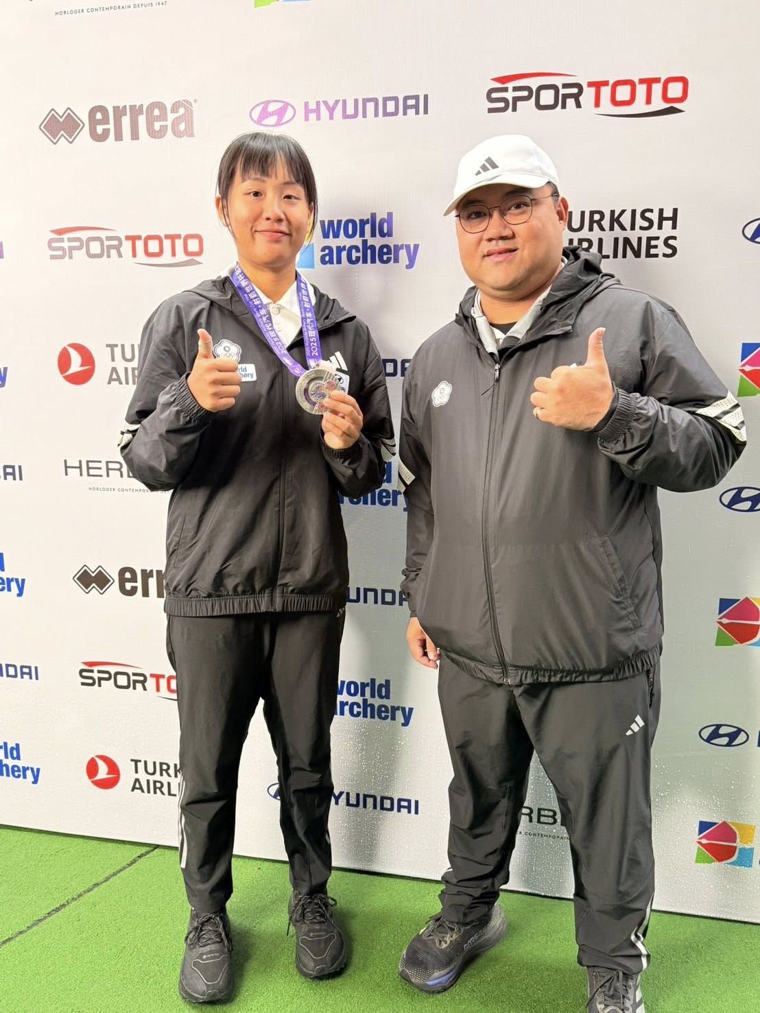 ▲▼17歲新星許芯慈在世界盃年終賽勇奪銀牌，追平隊史最佳紀錄。（圖／翻攝自Facebook／中華民國射箭協會）