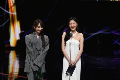 柯佳嬿準備公布得獎者!「下秒1舉動」網讚爆:真的很貼心