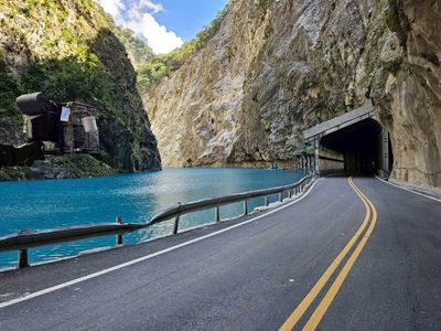 絕美卻藏危機!立霧溪堰塞湖「夢幻Tiffany藍」 原因讓人發麻