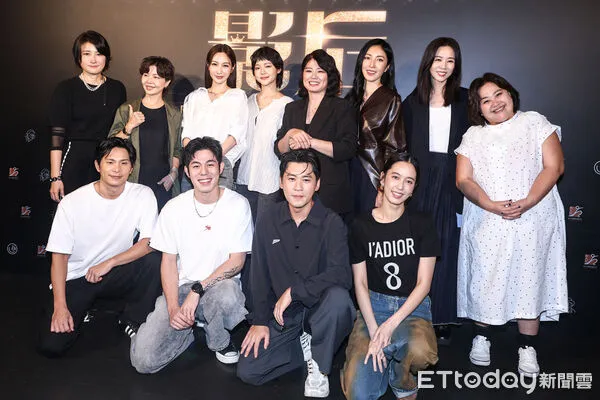 ▲《影后》慶功宴，全體劇組大合照。（圖／記者林敬旻攝）