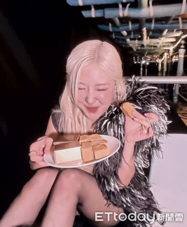 ▲▼女神同款在這！Ros&eacute;開唱吃鳳梨酥被神出　就是高雄在地品牌「舊振南」。（圖／讀者提供）